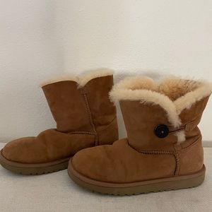 Size 4 UGG boots in great condition.